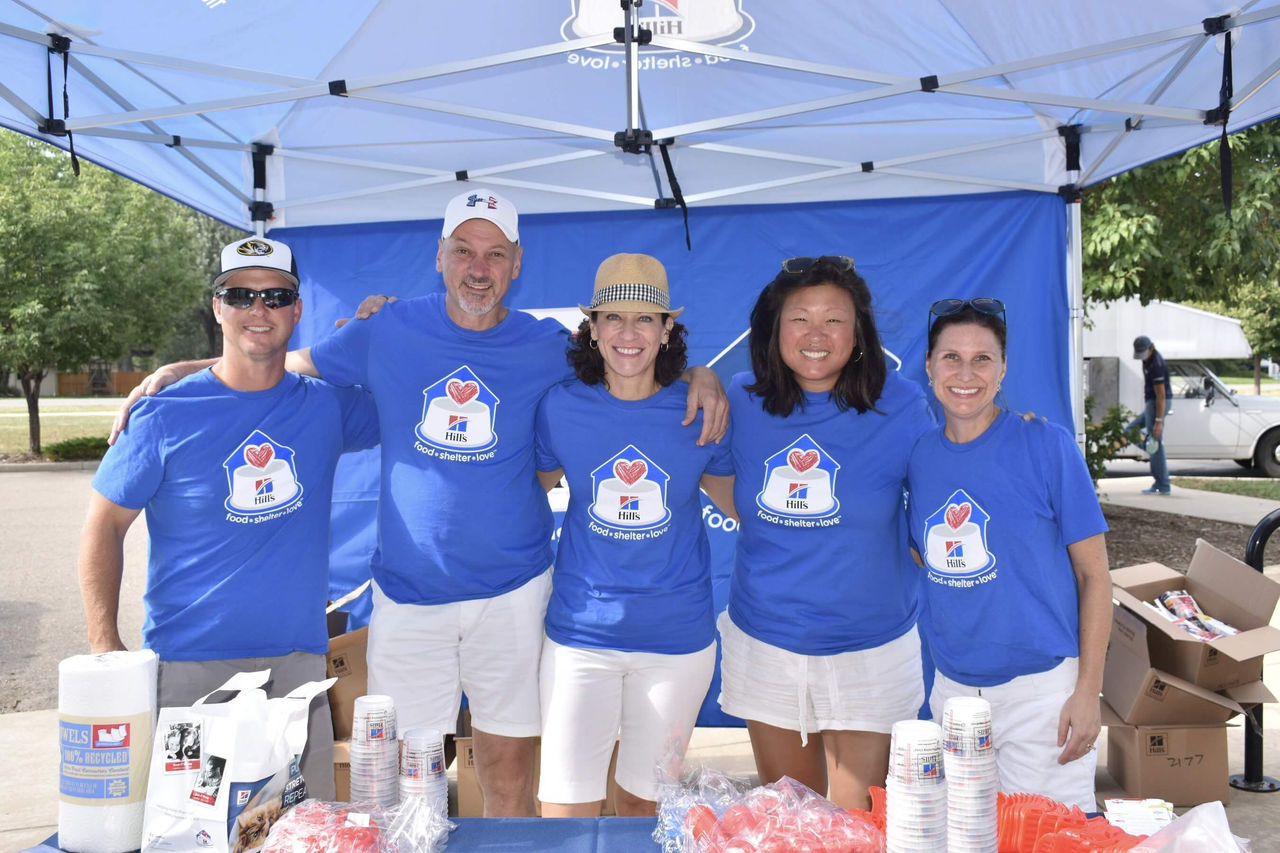 Hill's Employees Volunteer at Shelter Pet Event to Help End Pet Homelessness